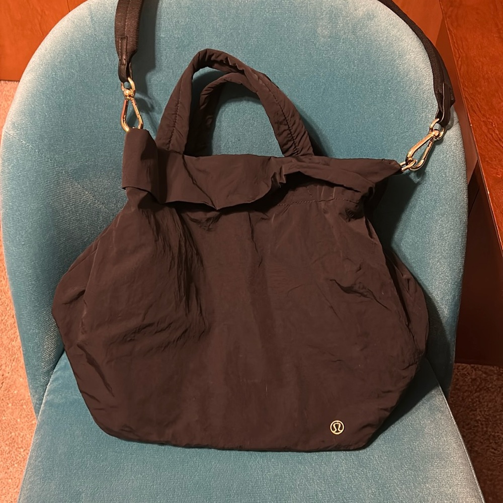 Lululemon On My Level Bag (black/gold)